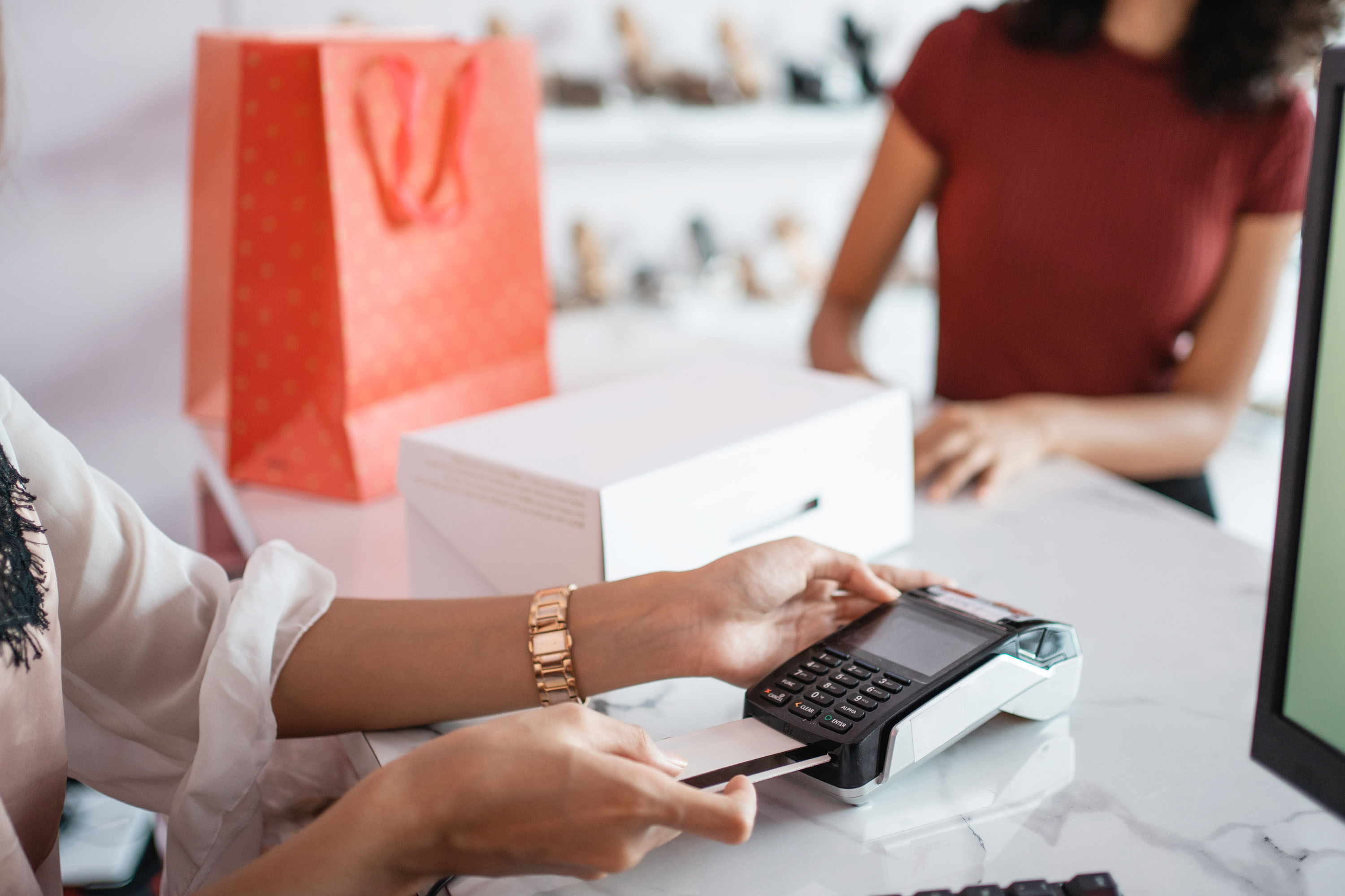 Prevent retail return fraud from damaging holiday profits