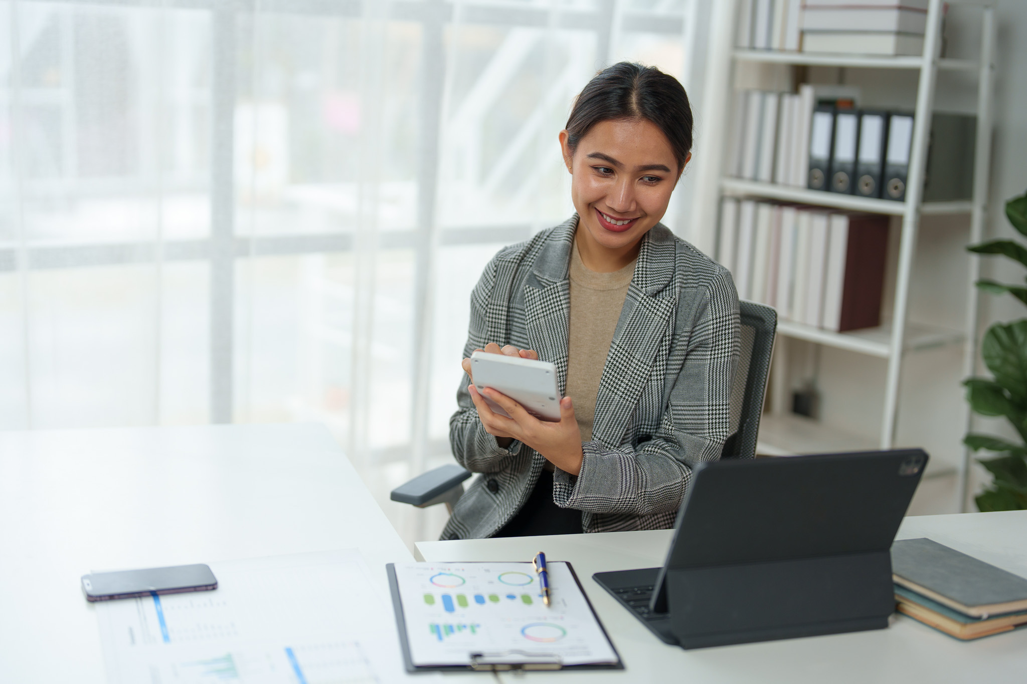 Old invoices, new rules: Tap into the power of the AR aging report