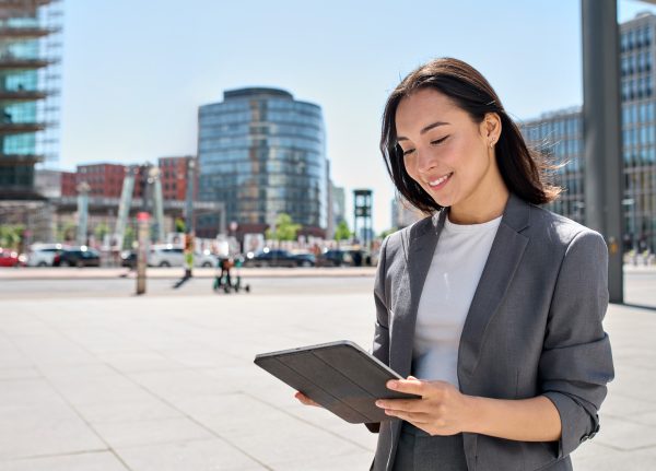 How do businesses report cloud computing implementation costs?