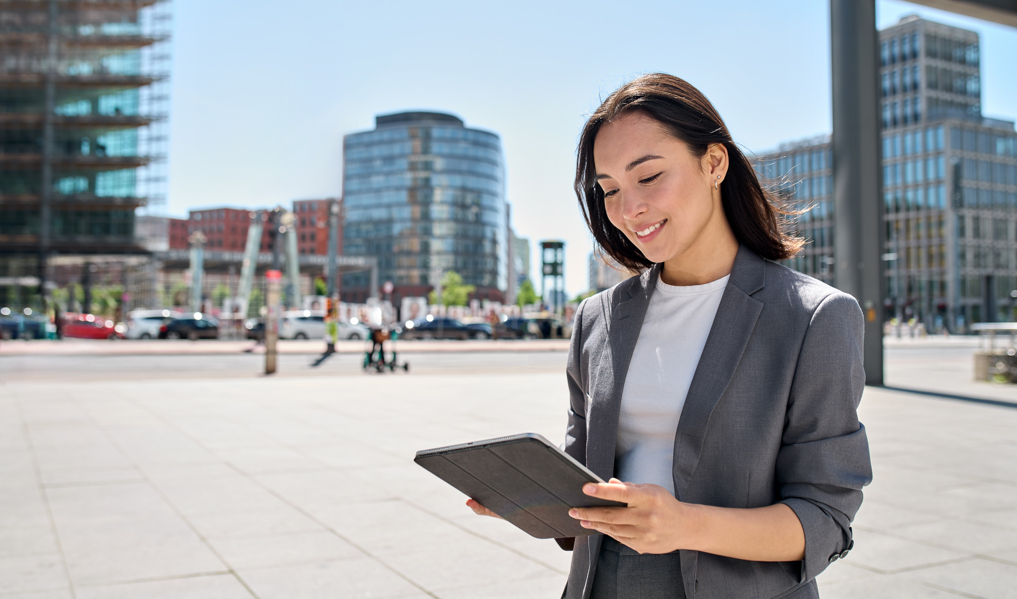 How do businesses report cloud computing implementation costs?